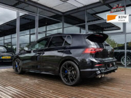 
										Volkswagen GOLF VIII R Performance met Akra full									