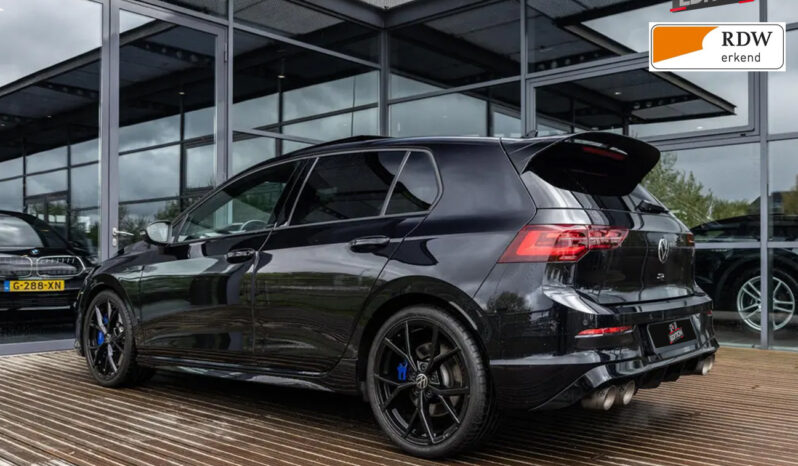 
								Volkswagen GOLF VIII R Performance met Akra full									