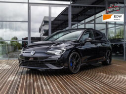 
										Volkswagen GOLF VIII R Performance met Akra full									