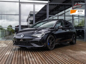 Volkswagen GOLF VIII R Performance met Akra