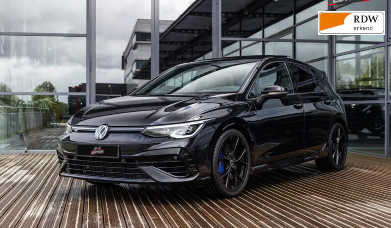 
								Volkswagen GOLF VIII R Performance met Akra full									