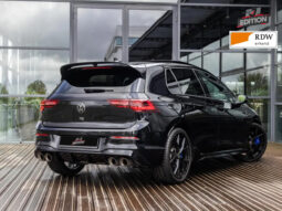 
										Volkswagen GOLF VIII R Performance met Akra full									