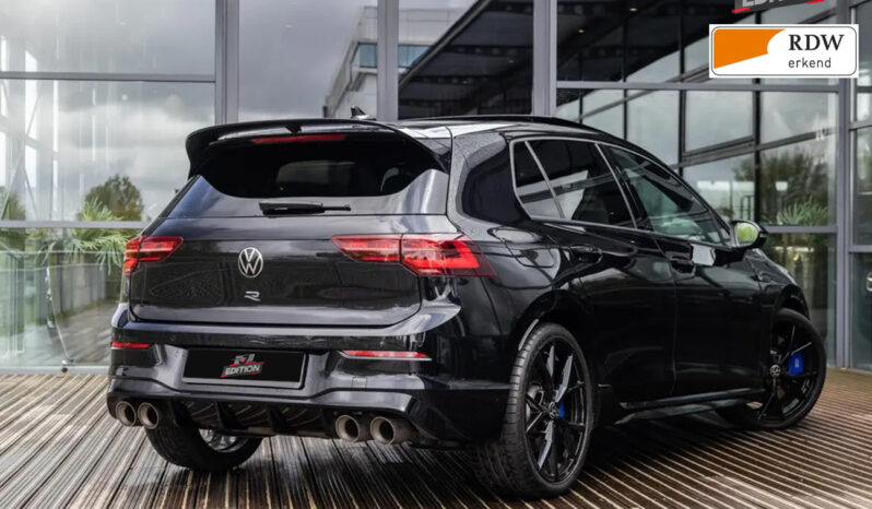 
								Volkswagen GOLF VIII R Performance met Akra full									
