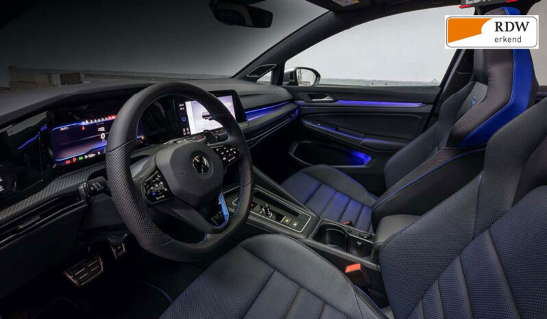 
								Volkswagen GOLF VIII R Performance met Akra full									