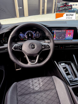 
										Volkswagen GOLF VIII R-Line 4motion 2.0TSI full									