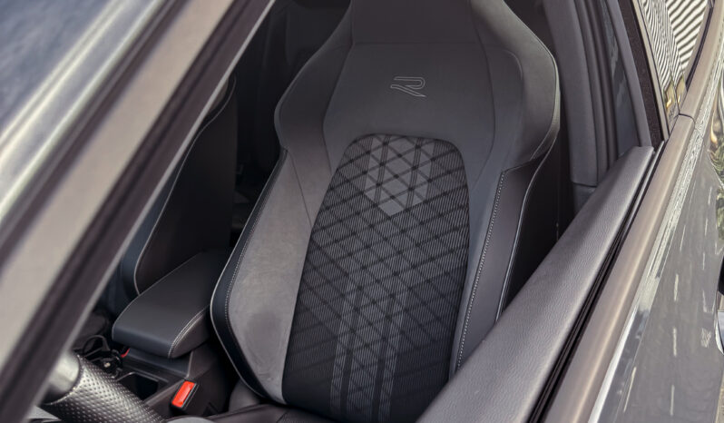 
								Volkswagen GOLF VIII R-Line 4motion 2.0TSI full									