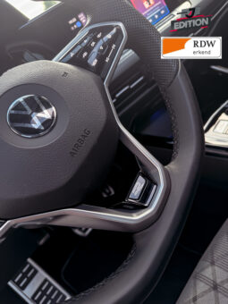 
										Volkswagen GOLF VIII R-Line 4motion 2.0TSI full									