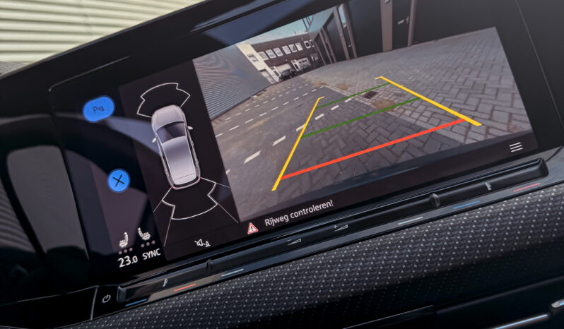 
								Volkswagen GOLF VIII R-Line 4motion 2.0TSI full									