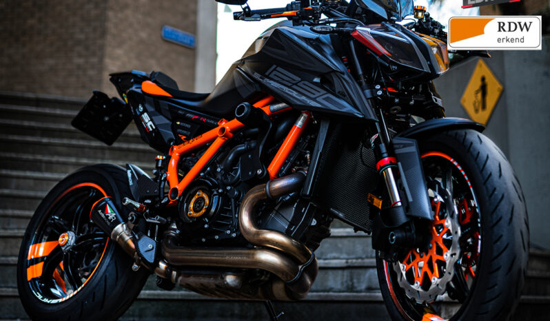 
								KTM SUPERDUKE 1290 R Special full									